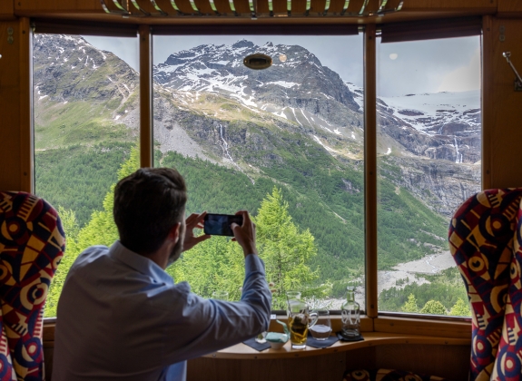 ©Rhaetian Railway bernina pullman class salonwagen auf der berninalinie
