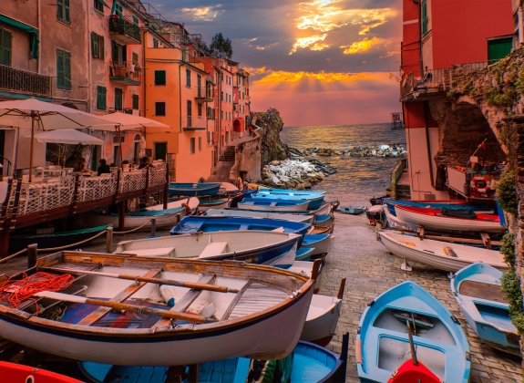 cinque-terre-boats_276815039_web