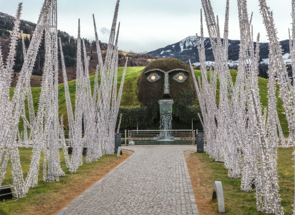 entrance-to-swarovski-kristallwelten-exhibition-innsbruck-austria_554164111_web