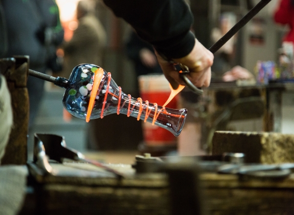 glass-waking-murano-venice-italy