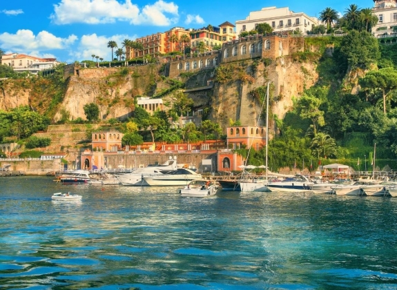 The shoreline and cliffs in Sorrento Italy