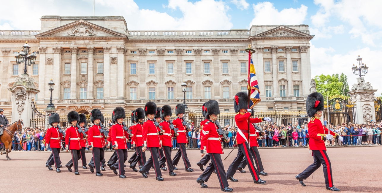 changing-of-the-guards-london-england