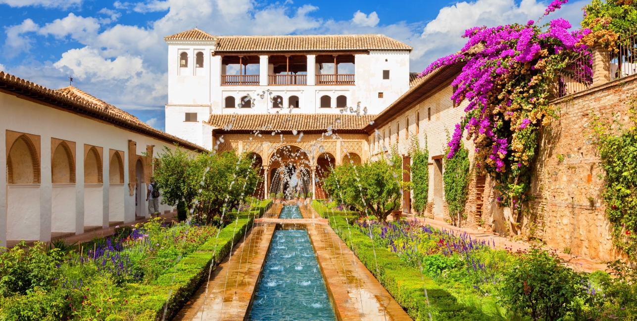 generalife-of-alhambra-de-granada-spain_62682332_web
