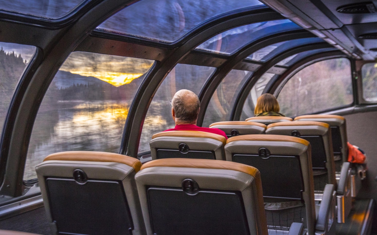VIA-Rail_traveler in dome observation car