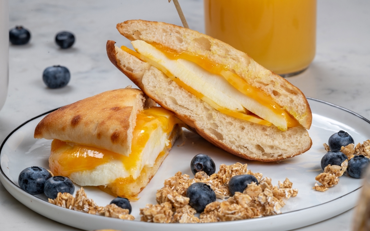 breakfast sandwich onboard Amtrak trains