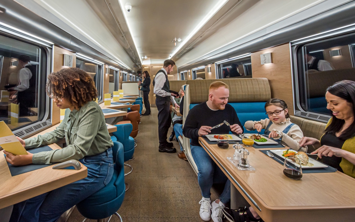 people eating in the caledonian_sleeper club car