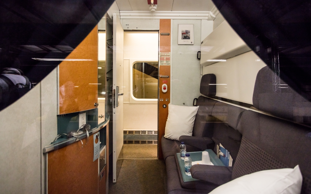 rs319_via_train_long_haul_ocean_26_srgb