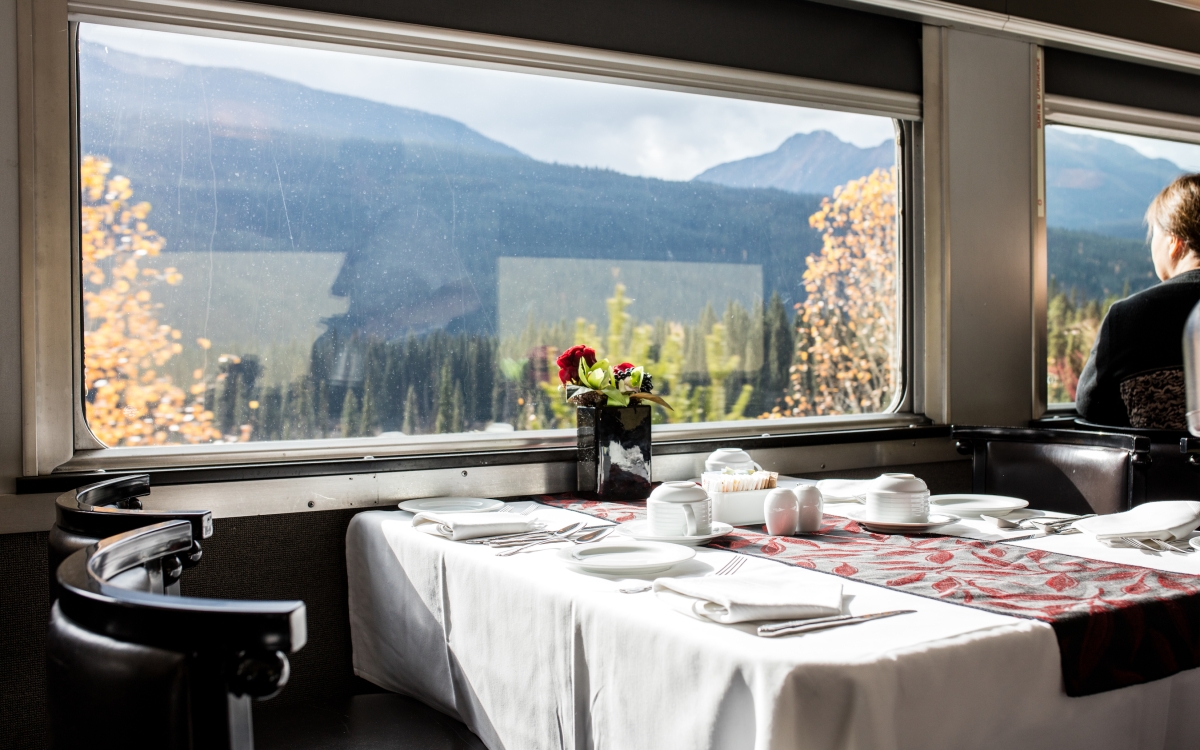 rs399_via_train_long_haul_canadian_174_srgb