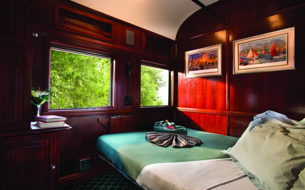 rvr-pullmandblbed2-hres