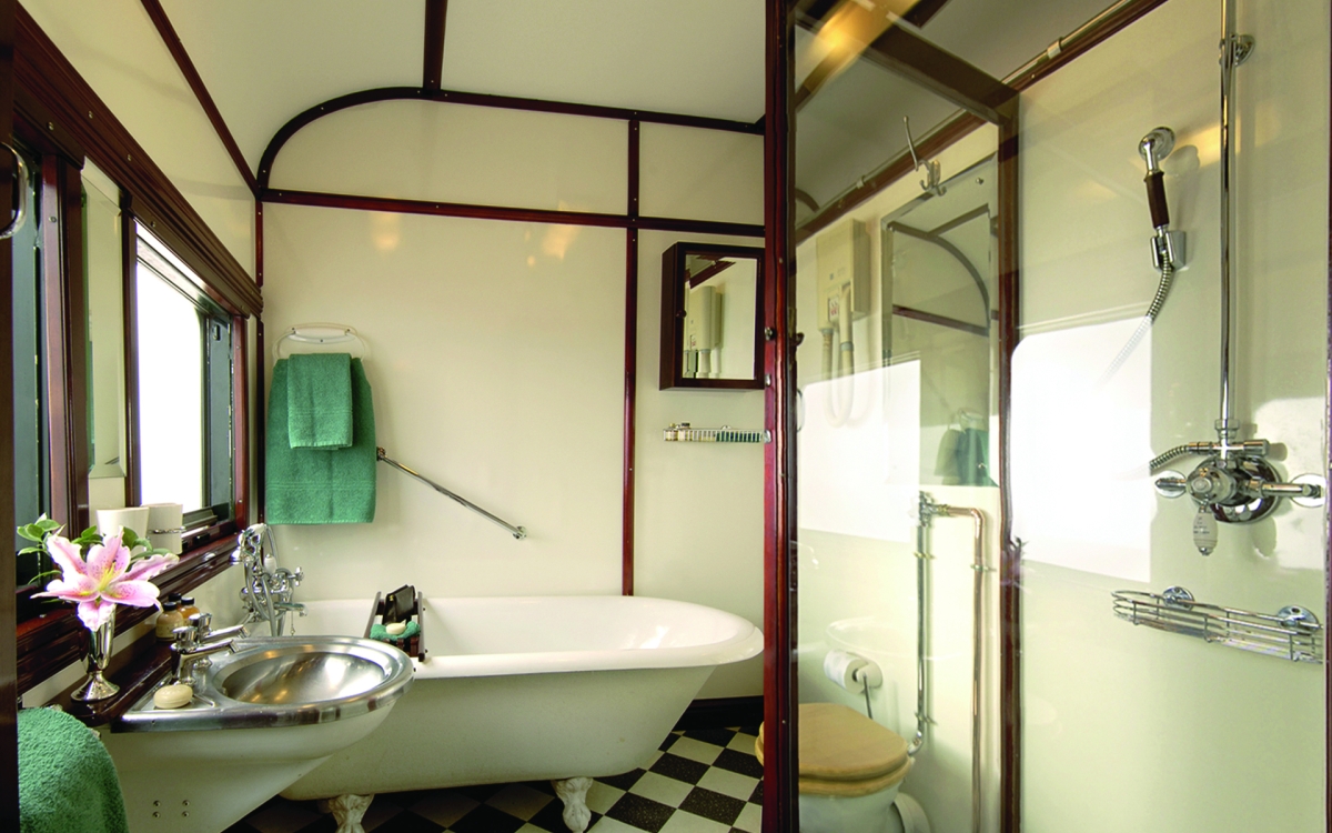 rvr-royalbathroom-hres