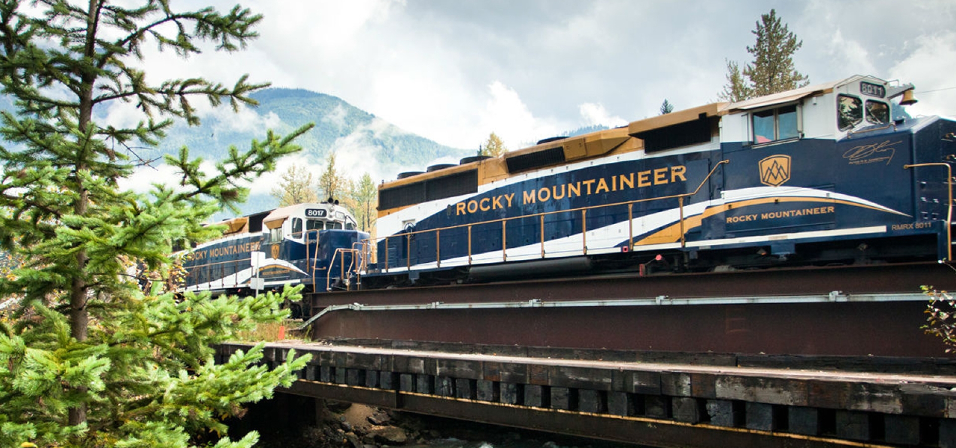4.-Rocky-Mountaineer-Train-1800x600 4.-Rocky-Mountaineer-Train-1800x600