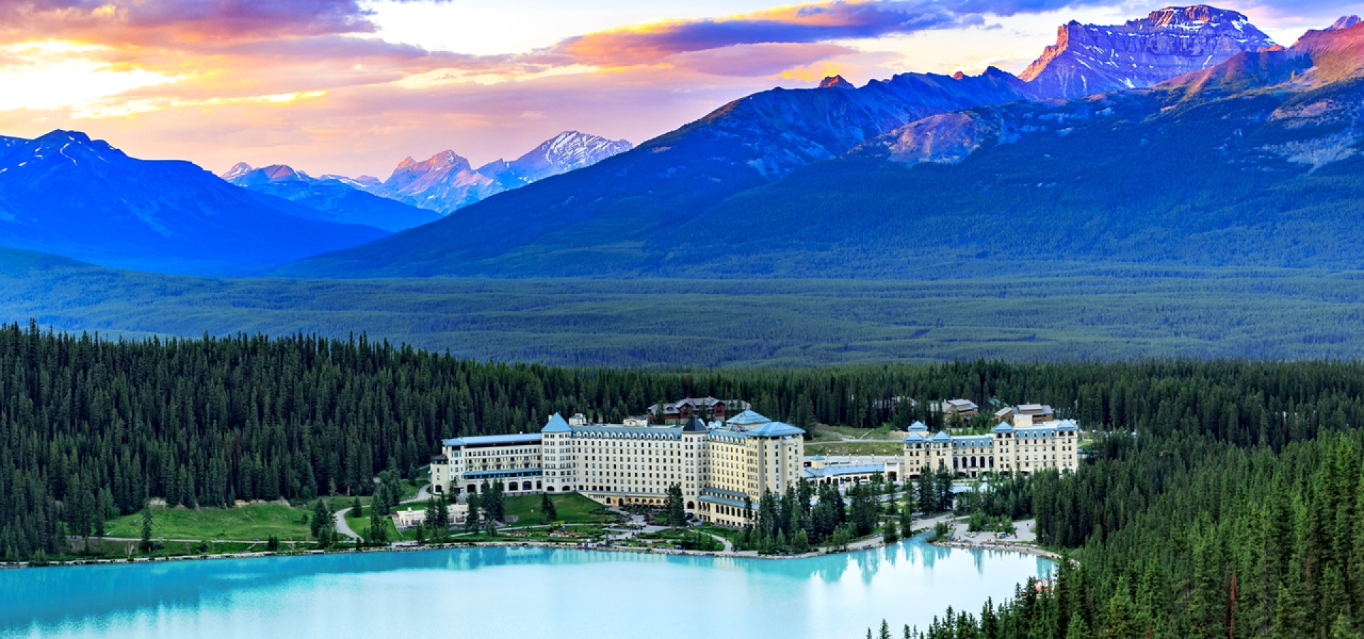 8.-Lake-Louise-Fairmont-Hotel-Banff-1800x600