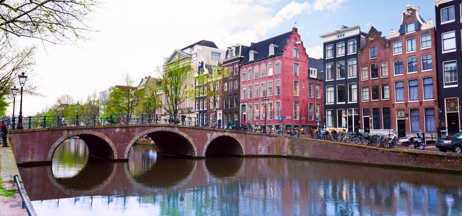 Amsterdam-canal-view-with-river-and-houses-iStock_75275995_XXXLARGE Amsterdam-canal-view-with-river-and-houses-iStock_75275995_XXXLARGE