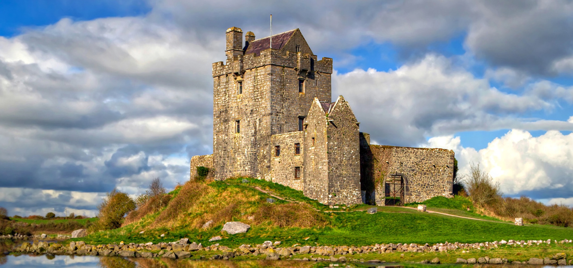 Dunguaire-Castle-Galway-1800x600