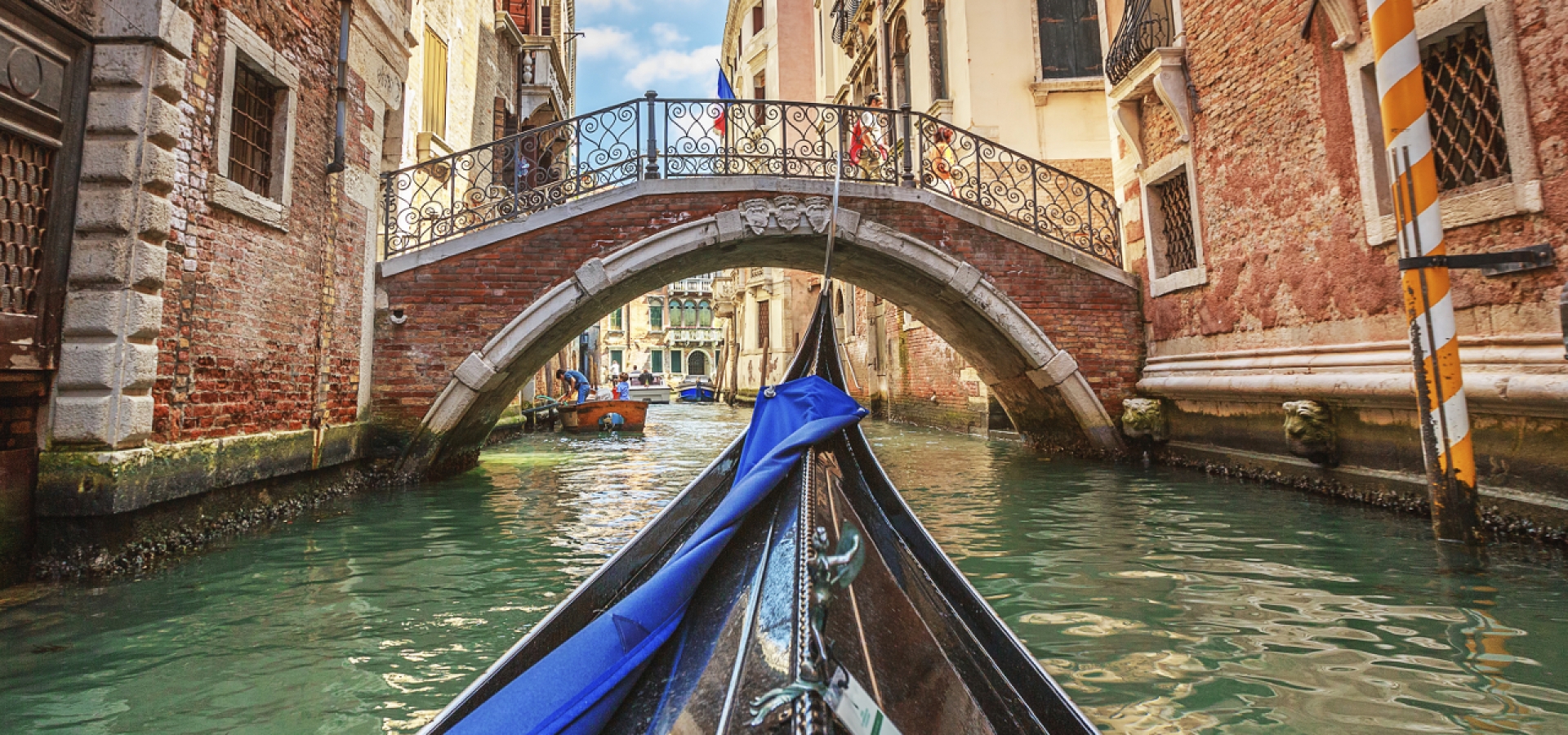 View-from-gondola-Venice-1800x600