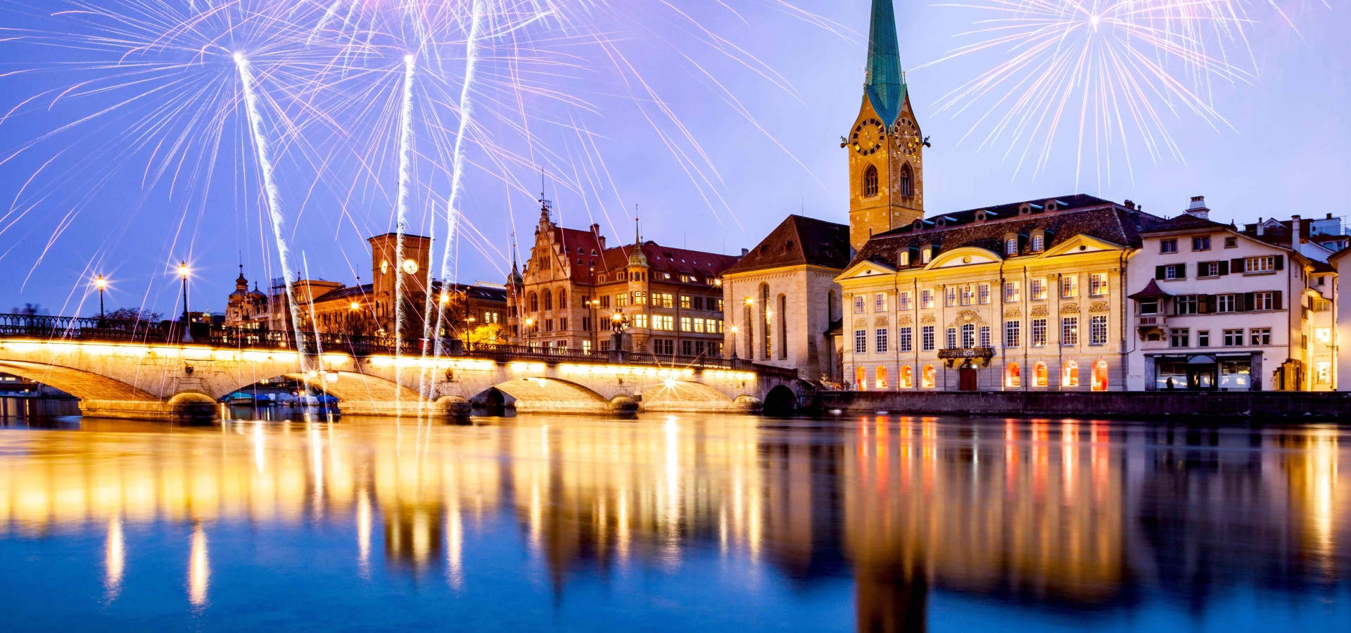 fireworks-over-Zurich-city-center