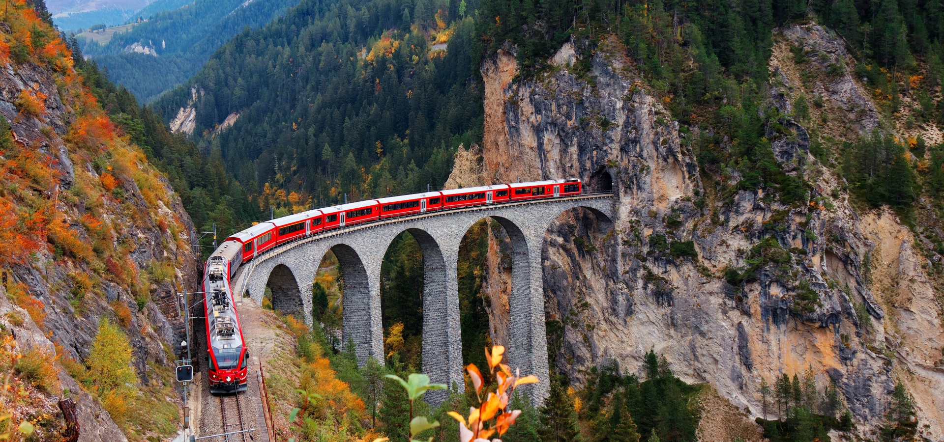 カリブロッジ グレッシャーエクスプレス Classic Glacier Express | Railbookers®