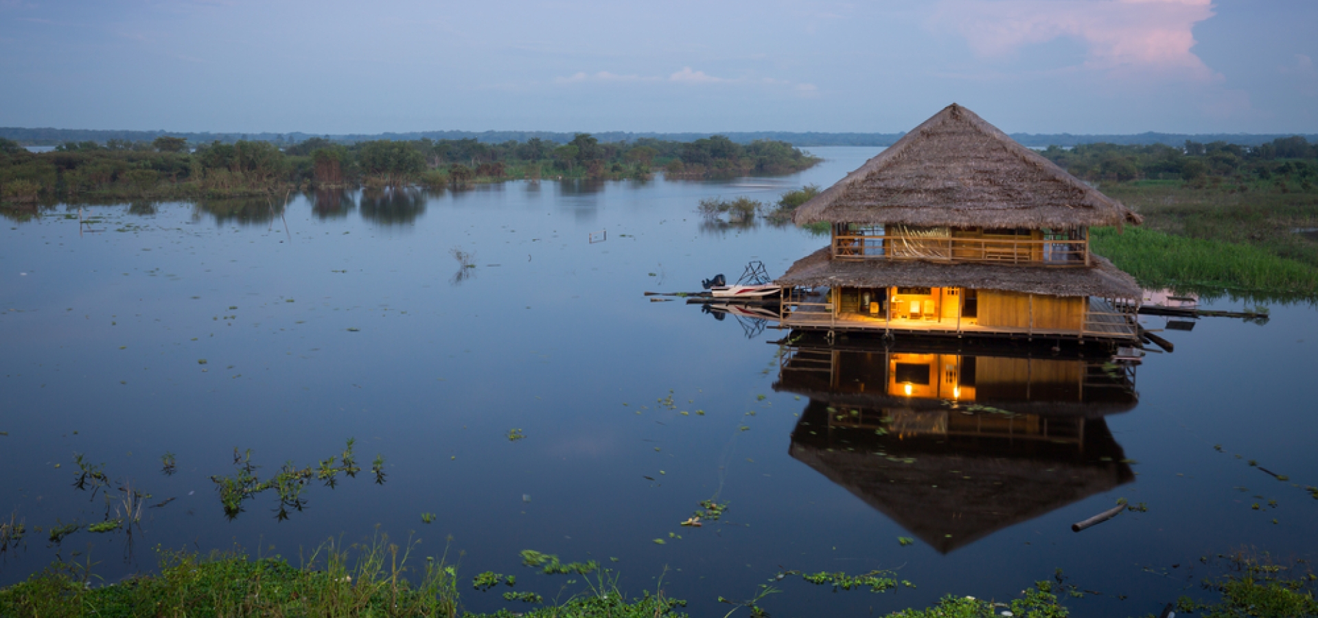 indigenous_floating_house_iquitos_peru_amazon_rainforest