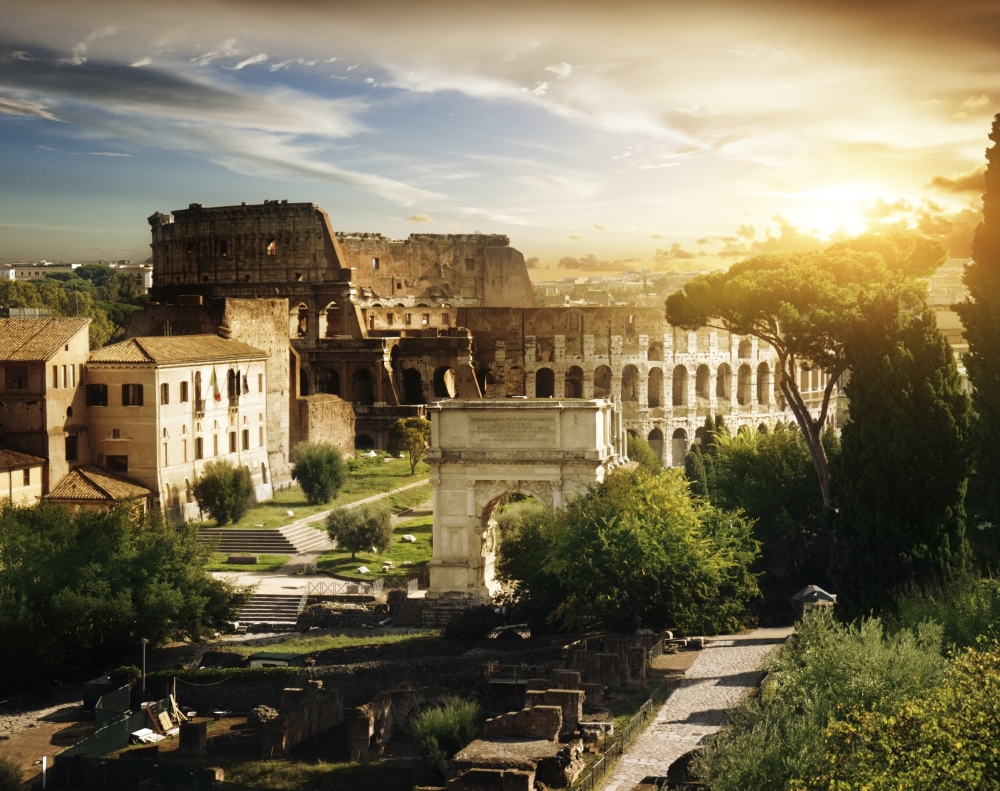 Colosseum-in-Rome-iStock_000019341366Large Colosseum-in-Rome-iStock_000019341366Large