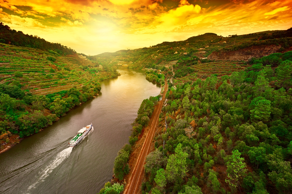 Scenic views of the Duoro River Cruise