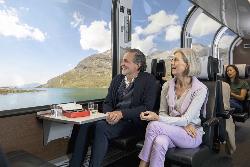 jun2025_couple_bernina-express_web.jpg